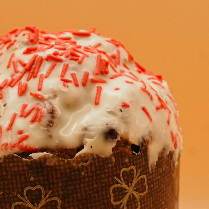 Panettoncino glassato al cioccolato con granella di cioccolato fondente